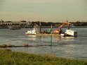 LKW faehrt in den Rhein Langel Hitdorf Faehre P228